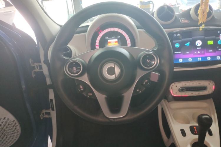 Used smart forfour 2016 1.0L 52 kW Passion Edition Steering Wheel
