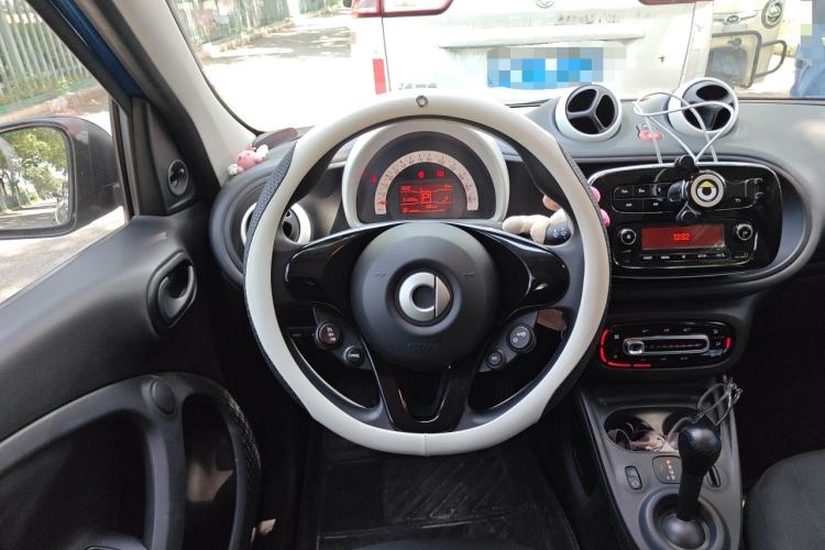Used smart forfour 2016 1.0L 52 kW Dynamic Edition Steering Wheel