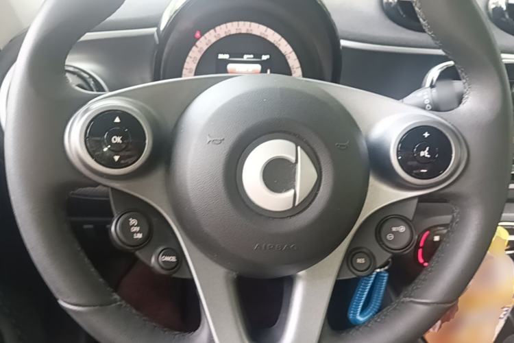 Used smart forfour 2016 1.0L 52 kW Passion Edition Steering Wheel