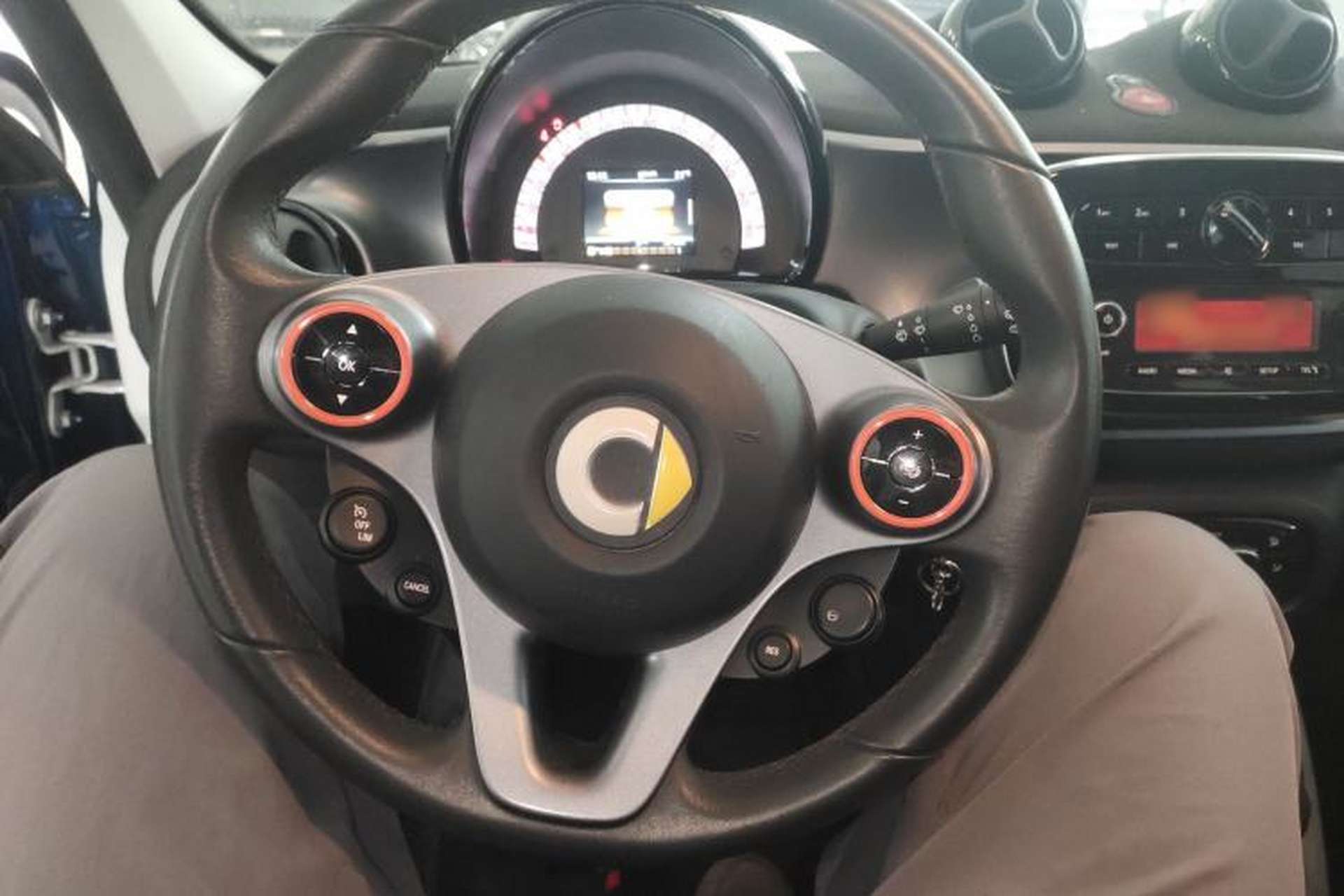 Used smart forfour 2016 1.0L 52 kW Passion Edition Steering Wheel