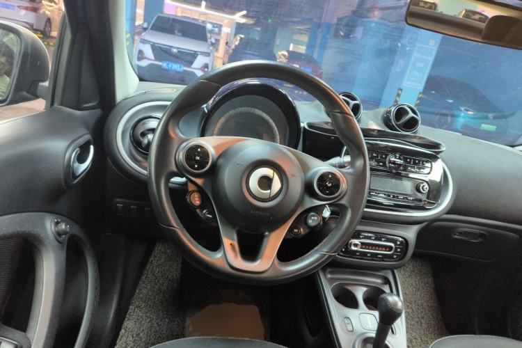 Used smart forfour 2016 1.0L 52 kW Passion Edition Steering Wheel