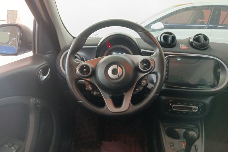 Used smart forfour 2016 1.0L 52 kW Passion Edition Steering Wheel