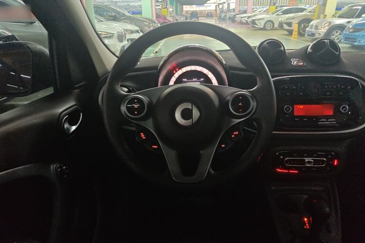Used smart forfour 2016 1.0L 52 kW Passion Edition Steering Wheel