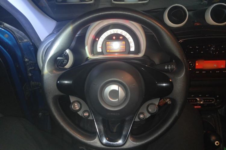Used smart forfour 2016 1.0L 52 kW Dynamic Edition Steering Wheel