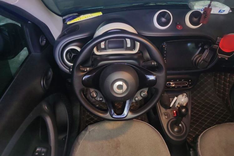 Used smart forfour 2016 1.0L 52 kW Dynamic Edition Steering Wheel