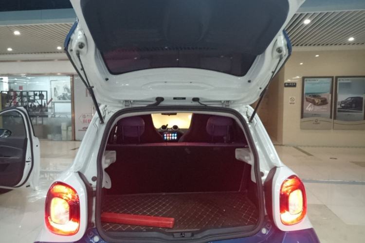 Used smart forfour 2016 1.0L 52 kW Dynamic Edition Trunk