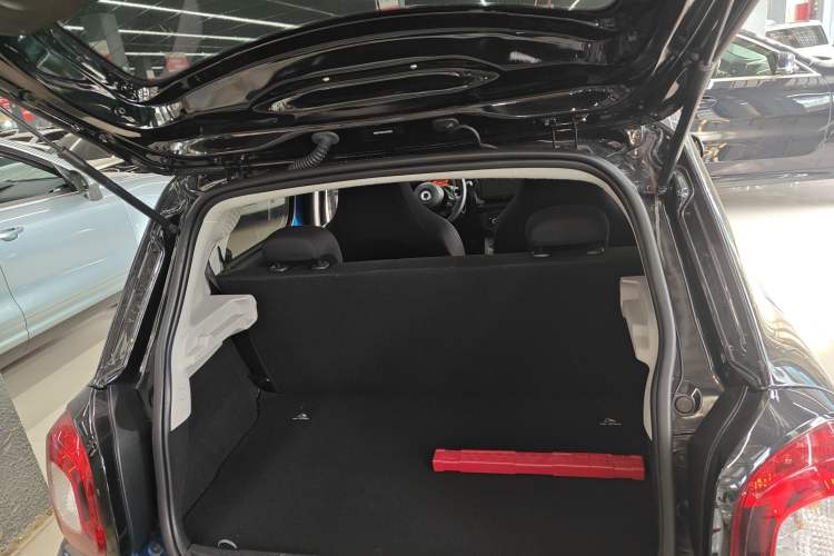 Used smart forfour 2016 1.0L 52 kW Dynamic Edition Trunk