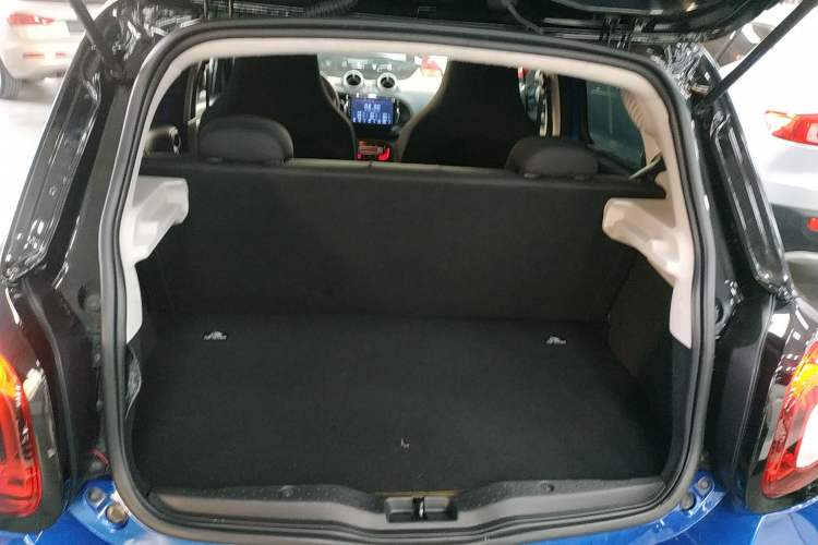 Used smart forfour 2016 1.0L 52 kW Dynamic Edition Trunk