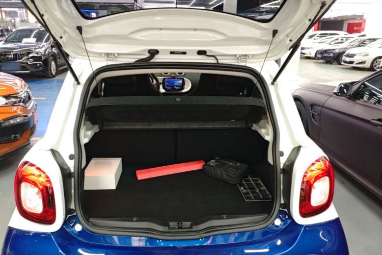 Used smart forfour 2016 1.0L 52 kW Passion Edition Trunk