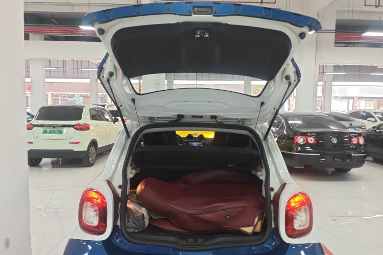Used smart forfour 2016 1.0L 52 kW Passion Edition Trunk