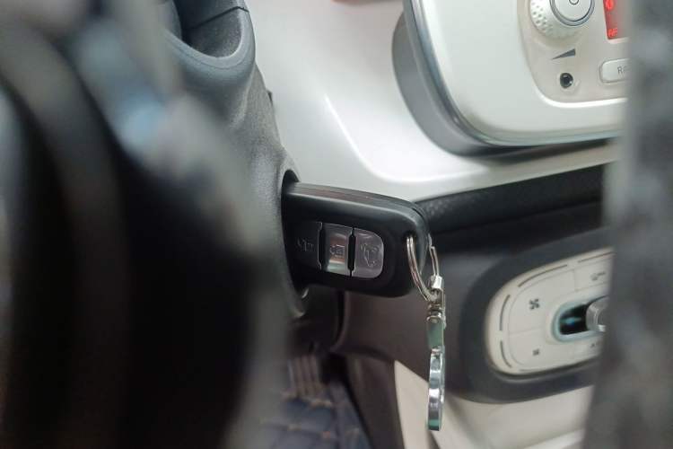 Used smart forfour 2016 1.0L 52 kW Passion Edition Vehicle Key