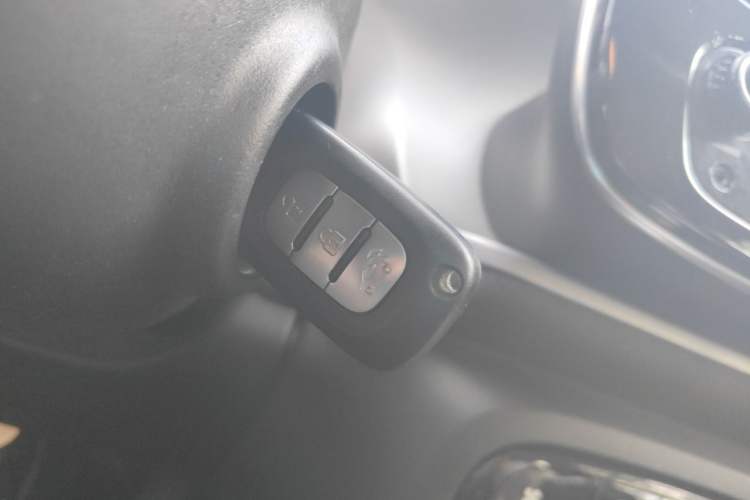 Used smart forfour 2016 1.0L 52 kW Passion Edition Vehicle Key