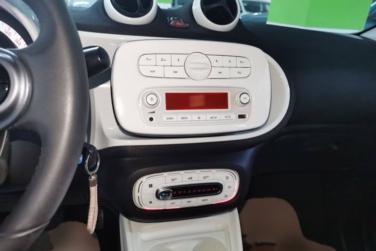 Used smart forfour 2016 1.0L 52 kW Passion Edition Audio And AC Panel