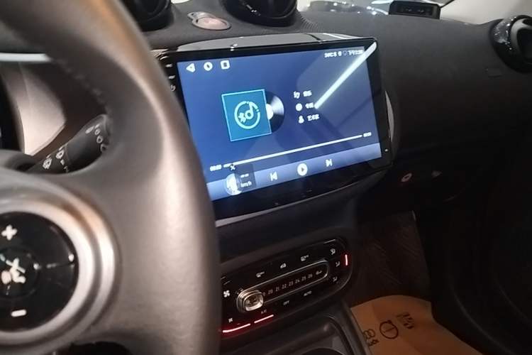 Used smart forfour 2016 0.9T 66 kW Pioneer Edition Audio And AC Panel