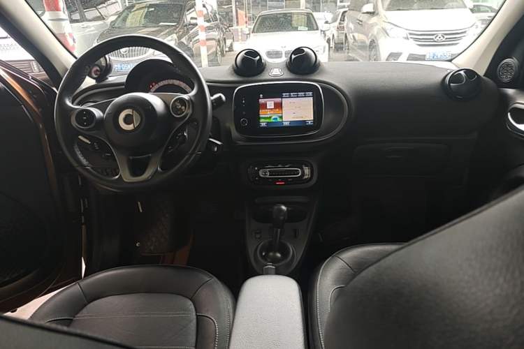 Used smart forfour 2016 0.9T 66 kW Pioneer Edition Center Console