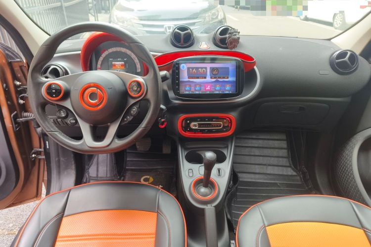 Used smart forfour 2016 1.0L 52 kW Passion Edition Center Console