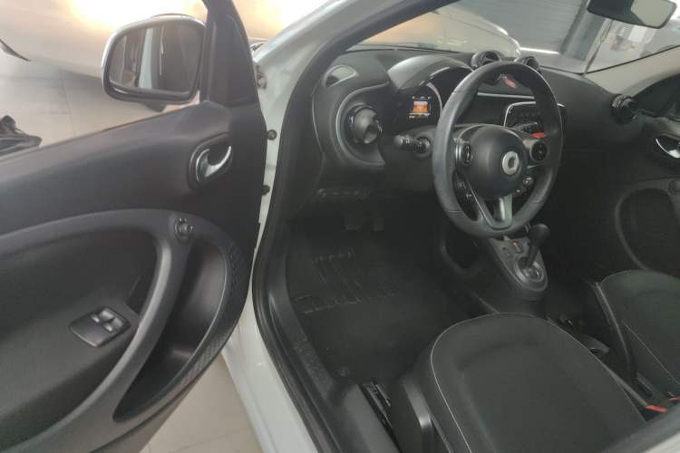 Used smart forfour 2016 1.0L 52 kW Passion Edition Driver Seat
