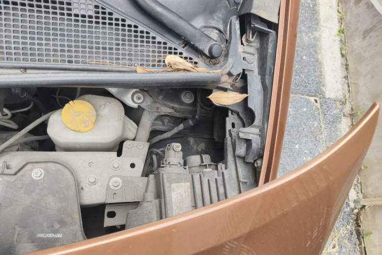 Used smart forfour 2016 1.0L 52 kW Passion Edition Engine Bay Left