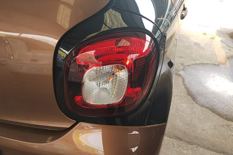 Used smart forfour 2016 0.9T 66 kW Pioneer Edition Exterior 3