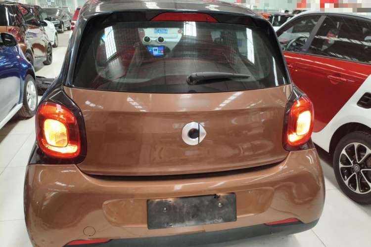 Used smart forfour 2016 1.0L 52 kW Dynamic Edition Exterior 4