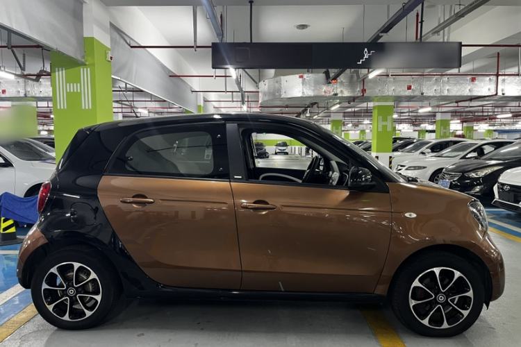 Used smart forfour 2016 1.0L 52 kW Passion Edition Exterior 4