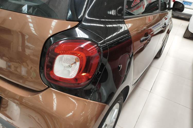 Used smart forfour 2016 1.0L 52 kW Dynamic Edition Exterior 6