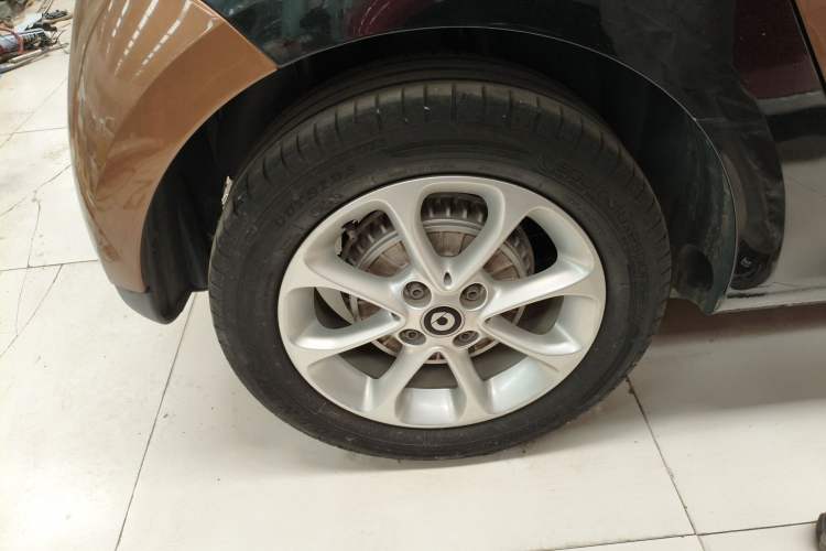 Used smart forfour 2016 1.0L 52 kW Dynamic Edition Exterior 8