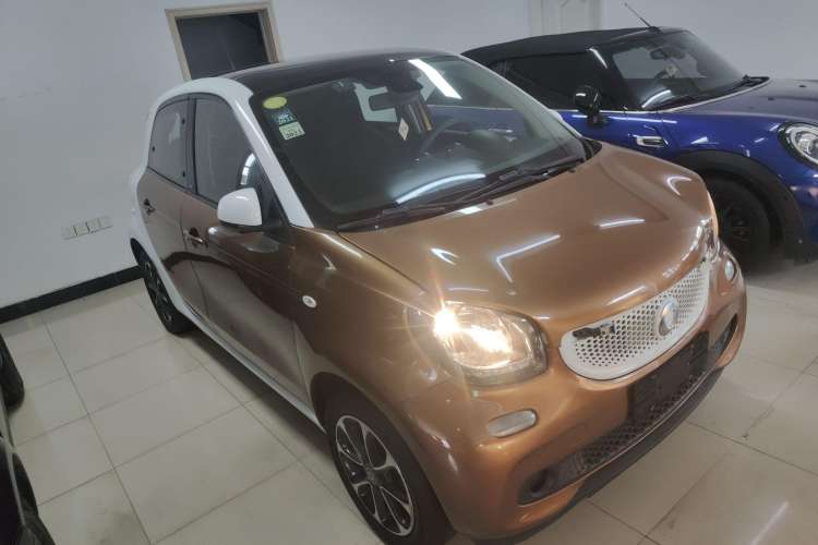 Used smart forfour 2016 1.0L 52 kW Passion Edition Front Right 45 Deg