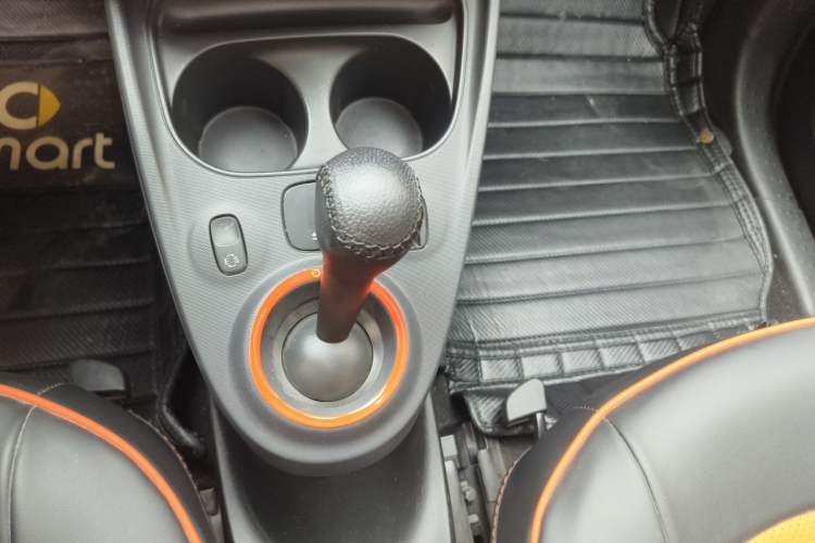 Used smart forfour 2016 1.0L 52 kW Passion Edition Gear Lever