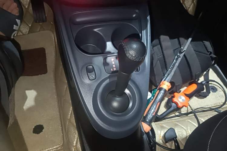 Used smart forfour 2016 1.0L 52 kW Passion Edition Gear Lever