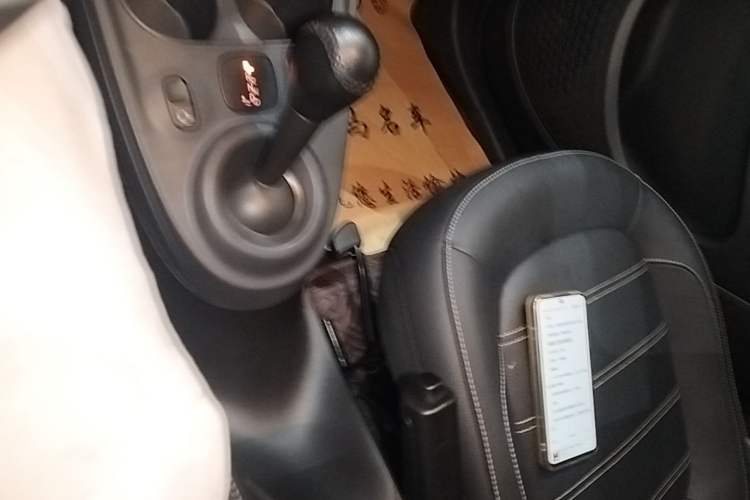 Used smart forfour 2016 0.9T 66 kW Pioneer Edition Gear Lever