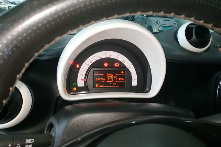Used smart forfour 2016 1.0L 52 kW Dynamic Edition Instrument Cluster