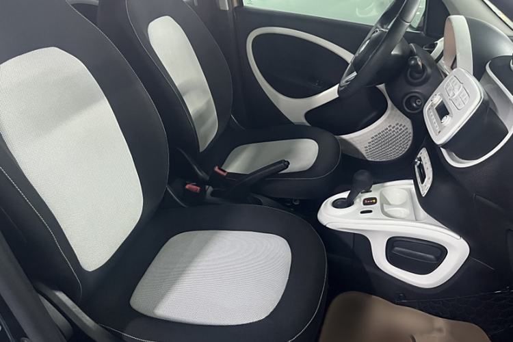 Used smart forfour 2016 1.0L 52 kW Passion Edition Interior 1