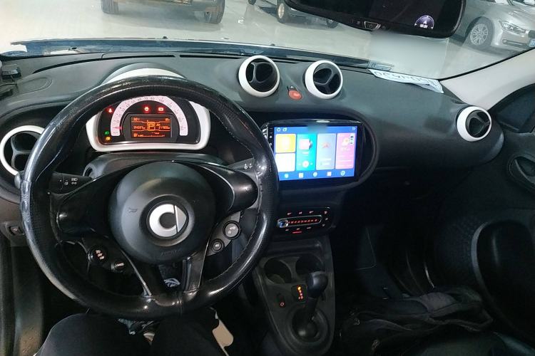 Used smart forfour 2016 1.0L 52 kW Dynamic Edition Interior 2