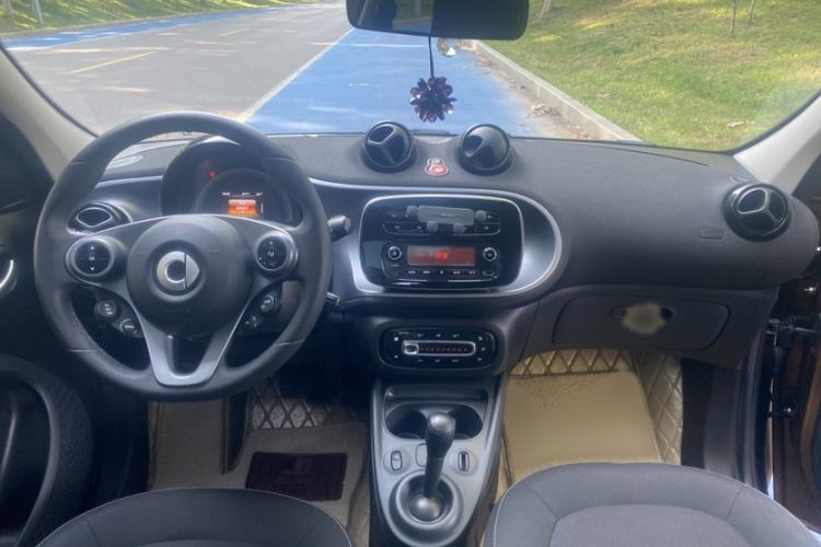 Used smart forfour 2016 1.0L 52 kW Passion Edition Interior 2