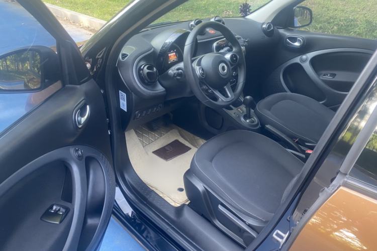 Used smart forfour 2016 1.0L 52 kW Passion Edition Interior 3