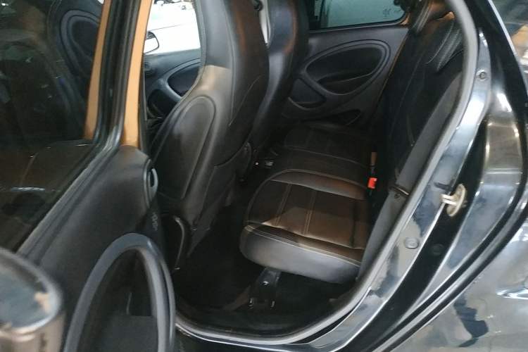 Used smart forfour 2016 1.0L 52 kW Dynamic Edition Interior 4