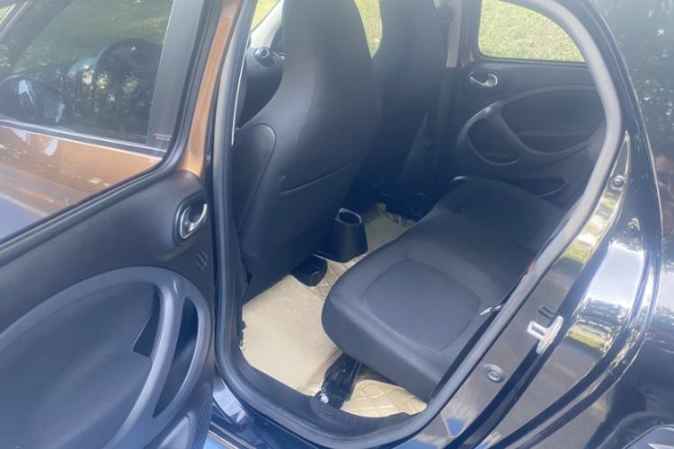Used smart forfour 2016 1.0L 52 kW Passion Edition Interior 4