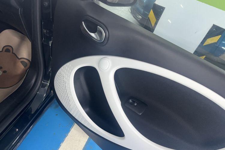 Used smart forfour 2016 1.0L 52 kW Passion Edition Interior 6