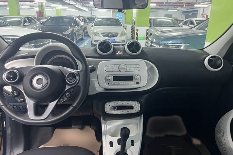 Used smart forfour 2016 1.0L 52 kW Passion Edition Interior 7