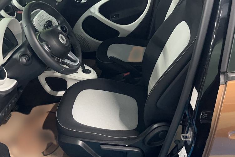 Used smart forfour 2016 1.0L 52 kW Passion Edition Left Front Seat