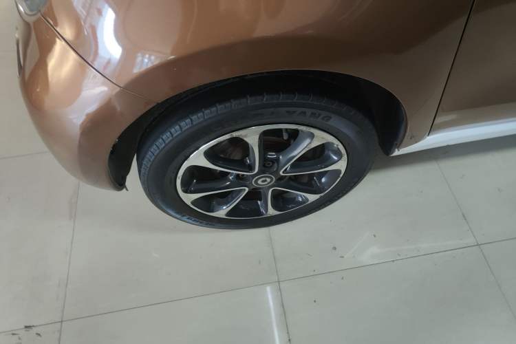 Used smart forfour 2016 1.0L 52 kW Passion Edition Left Front Wheel Hub
