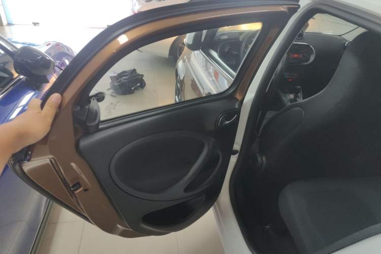 Used smart forfour 2016 1.0L 52 kW Passion Edition Left Rear Door Interior