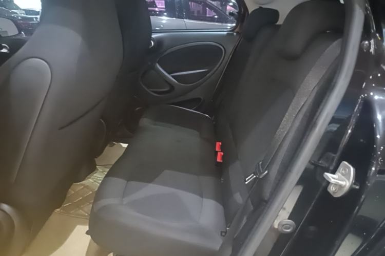 Used smart forfour 2016 1.0L 52 kW Passion Edition Left Rear Seat