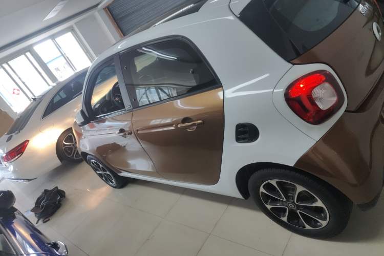 Used smart forfour 2016 1.0L 52 kW Passion Edition Left Side