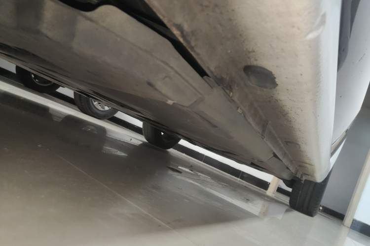 Used smart forfour 2016 1.0L 52 kW Passion Edition Left Side Sill