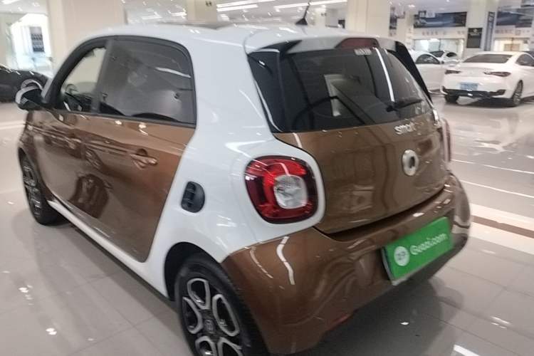 Used smart forfour 2016 0.9T 66 kW Pioneer Edition Rear Left 45 Deg