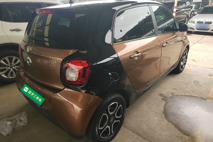 Used smart forfour 2016 0.9T 66 kW Pioneer Edition Rear Right 45 Deg