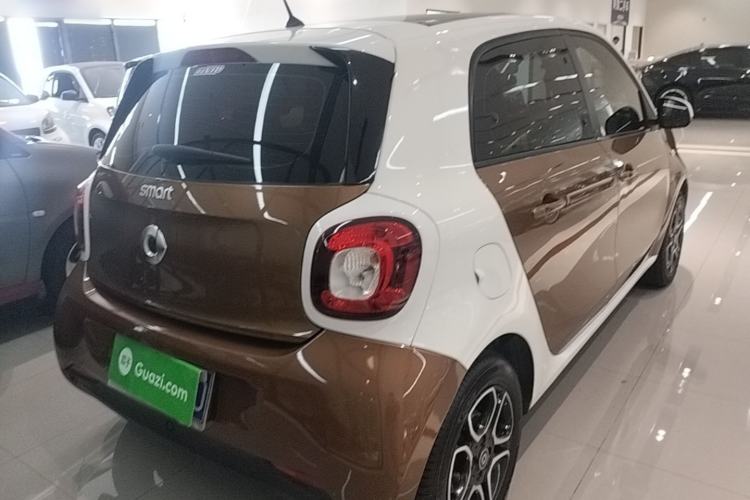 Used smart forfour 2016 0.9T 66 kW Pioneer Edition Rear Right 45 Deg