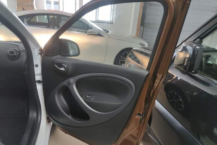 Used smart forfour 2016 1.0L 52 kW Passion Edition Right Front Door Interior